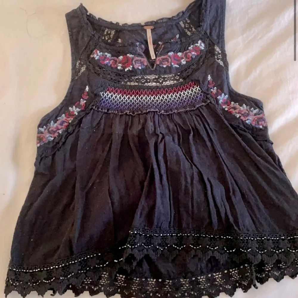 Free People Embellished Cropped Tank XS Dark Navy - Picture 2 of 3